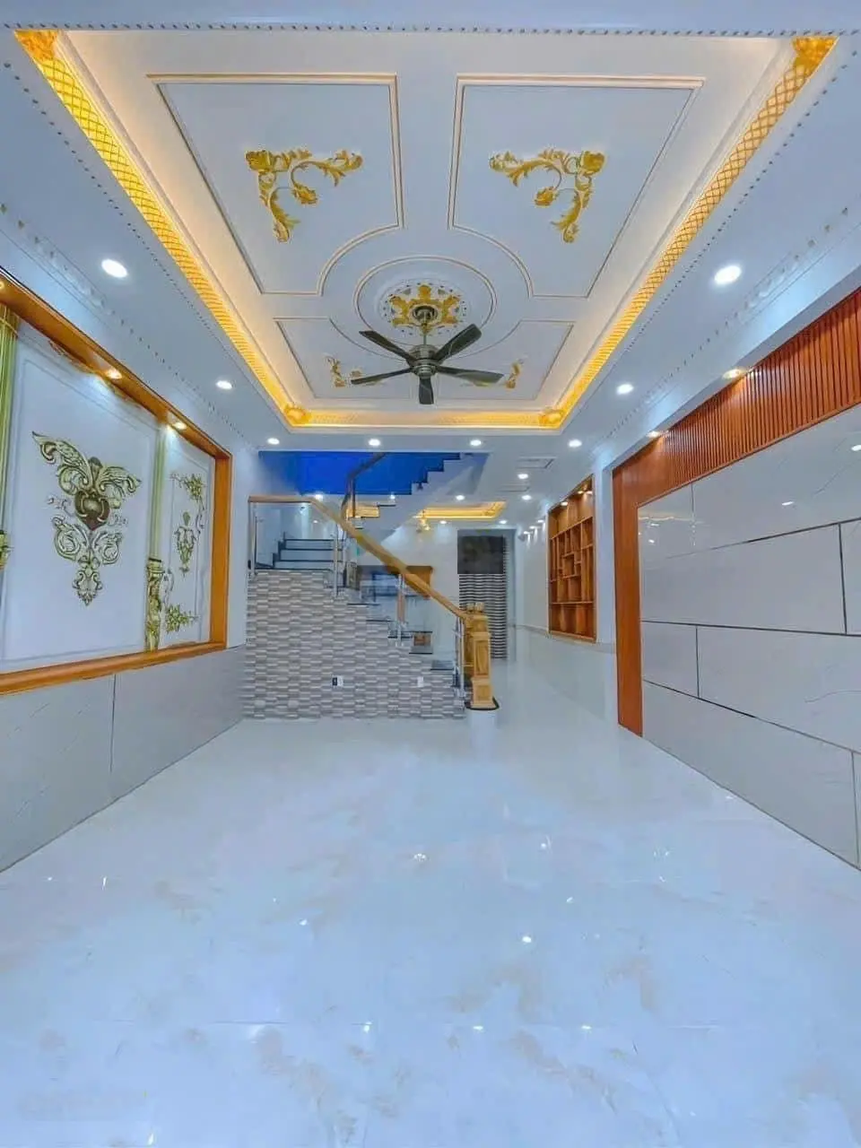 Nhà 1 trệt 2 lầu sổ hồng riêng, hoàn công đầy đủ TP. Dĩ An