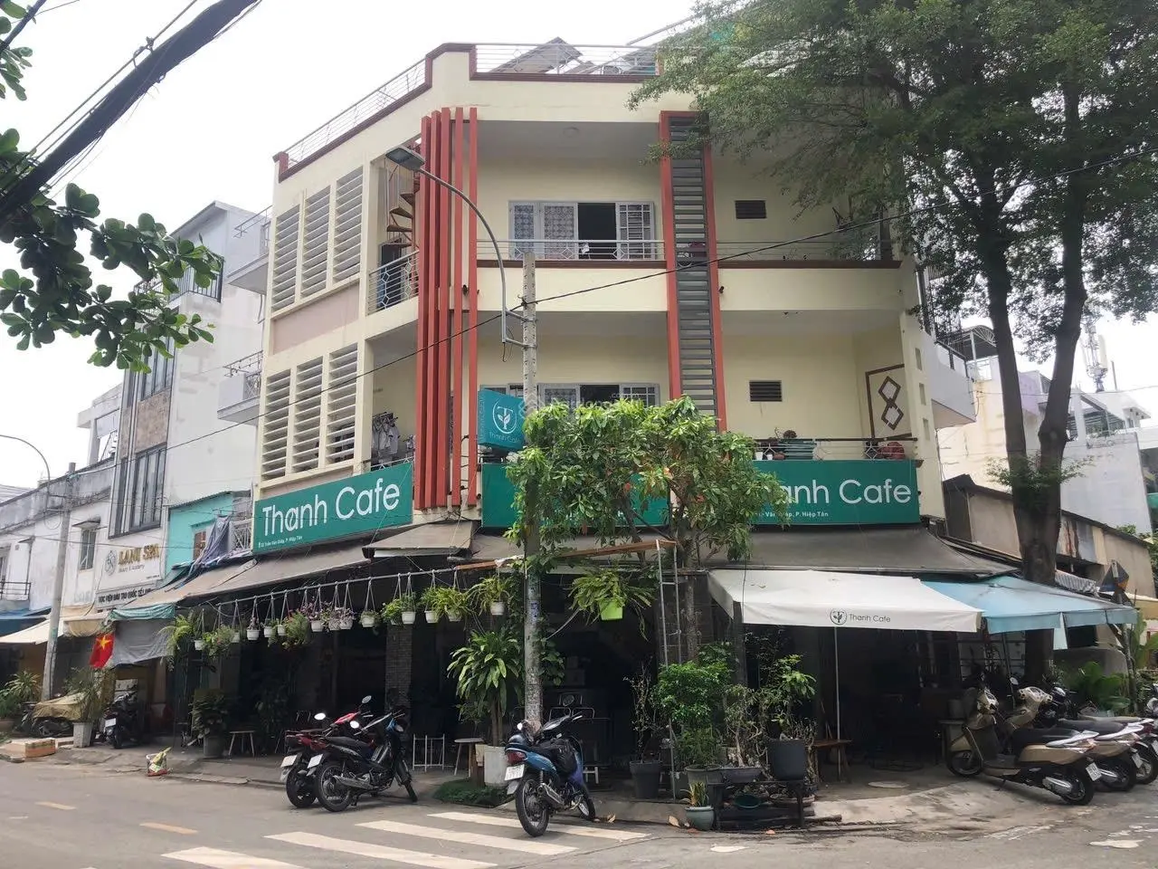 Góc 2MT kinh doanh sầm uất gần Thạch Lam - Luỹ Bán Bích cần bán gấp