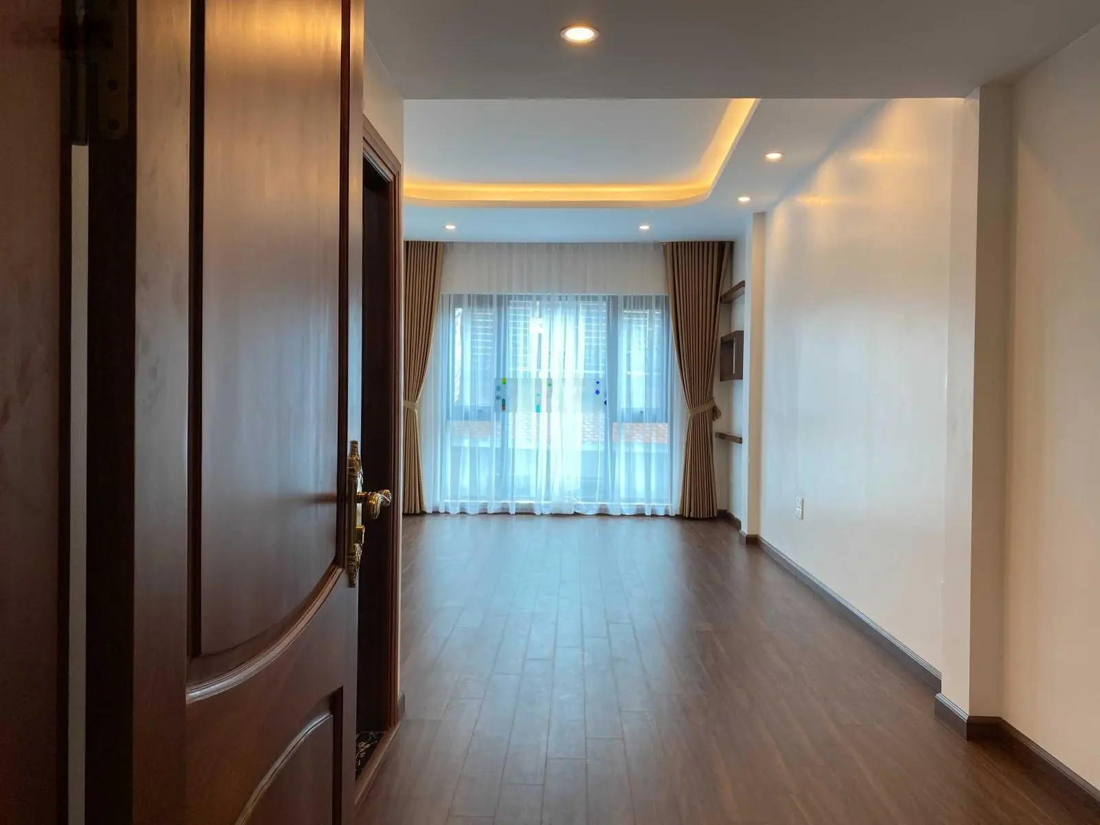 Mặt ngõ ô tô, có ô chờ thang máy, 42m2 x 5 tầng cực đẹp, cách mặt phố 20m, Nhật Tảo, Bắc Từ Liêm