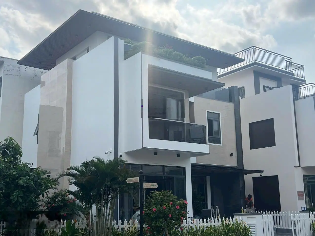 Biệt thự đơn lập view công viên. TT 880 triệu nhận nhà còn lại góp 2 năm không lãi