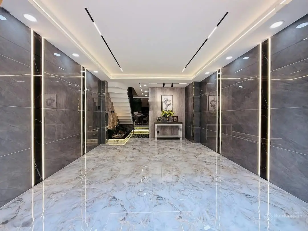 Bán gấp nhà Nguyễn Hiền, P3, Q3, gần THCS Bàn Cờ giá 4tỷ680 DT 91,8m2 (5,4x17) còn HĐ thuê 33 tr/th