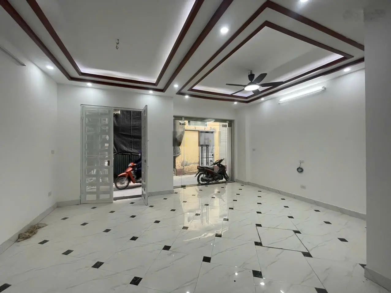 Bán nhà mới đẹp phố Nguyễn Chính Hoàng Mai Hà Nội DT 45m2 5 tầng MT 6,3m giá 10,3 tỷ nhà đẹp