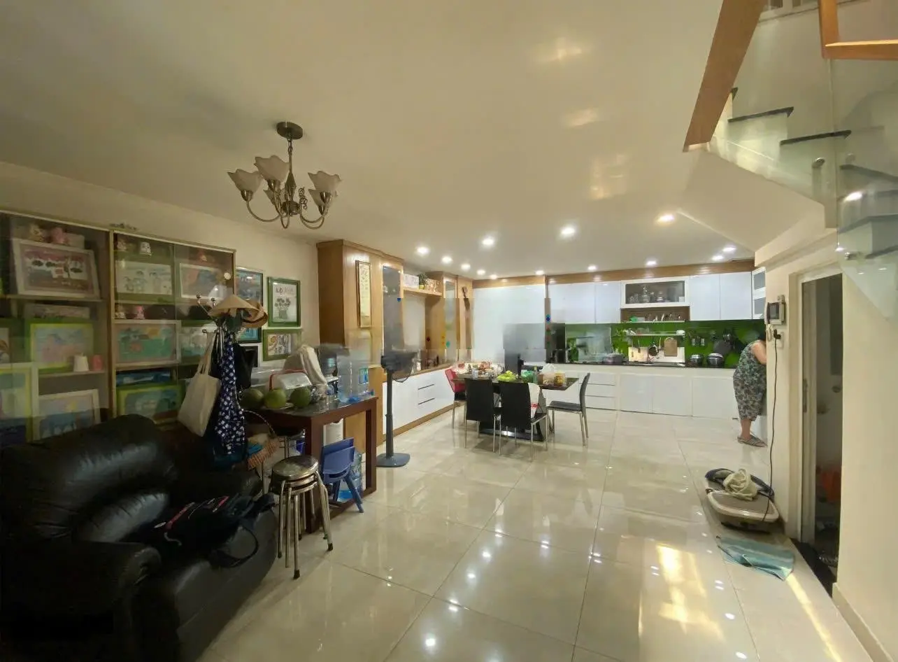 Chỉ 12,7 tỷ sở hữu nhà mặt tiền Đặng Văn Ngữ 104m2 ngang 6m cực đẹp đường 10m. Cho thuê 40tr/tháng