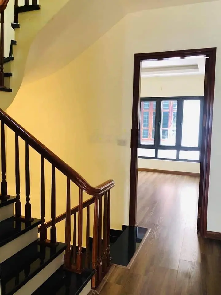 Bán nhà ngay bể bơi La Khê 34m2, 4,5 tầng, 4 phòng ngủ vị trí đẹp cách 30m ra đường ô tô 0352 078 ***