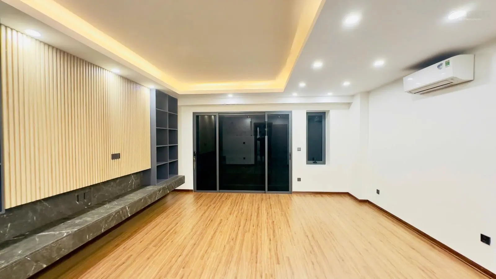 Phân lô quân đội Lê Trọng Tấn ô tô tránh ngõ rộng hơn phố. 30m ra MP. DT 50m2 + 5T + MT 4,1m*17,7tỷ