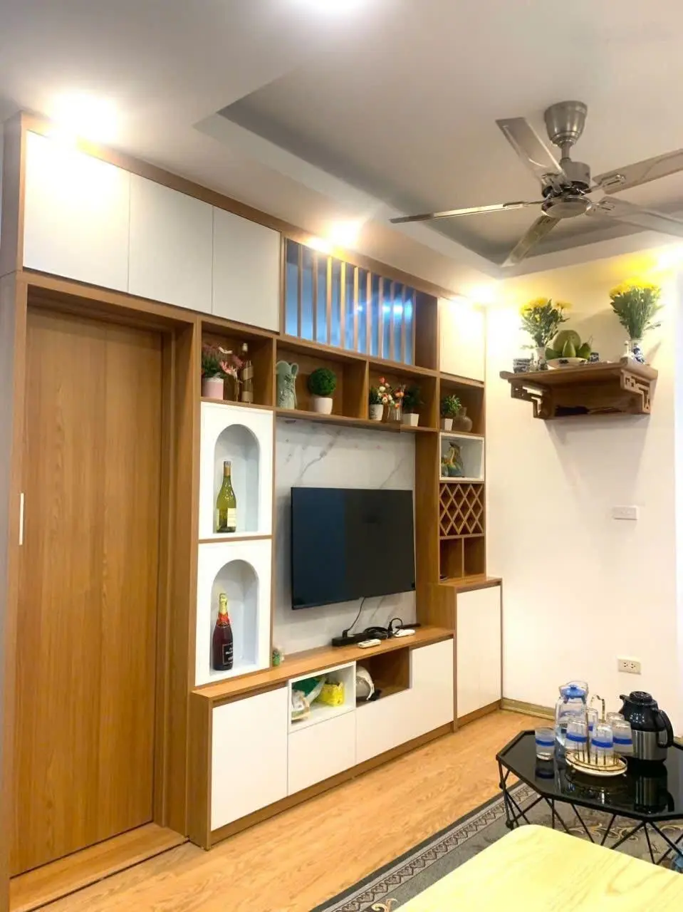 Bán căn 46m2- 2 ngủ &1 vs HH4 Linh Đàm Hoàng Mai. Lh: 0966 455 *** em Thuỷ