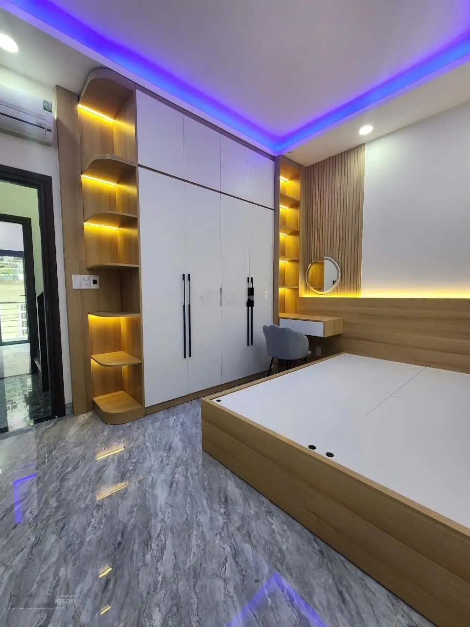 Nhà trệt lầu 2PN - 2WC, full nội thất cao cấp hẻm 435 Huỳnh Tấn Phát, Phường Tân Thuận Đông