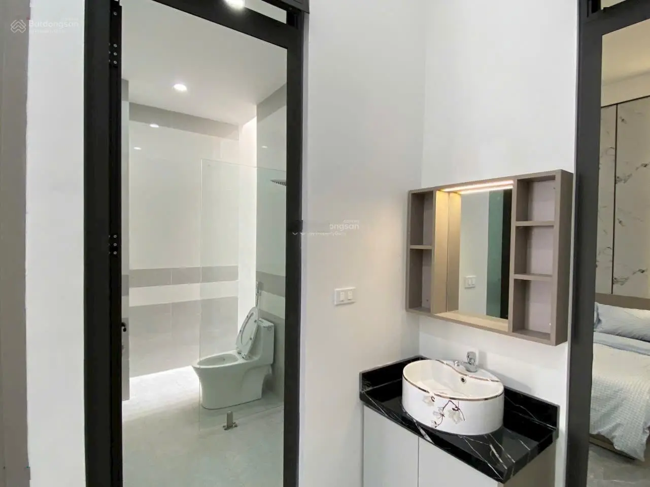 Nhà đẹp hẻm Ywang trung tâm TP Buôn Ma Thuột giá chỉ 2.7 tỷ, cách ĐH Tây Nguyên 1km. Full nội thất