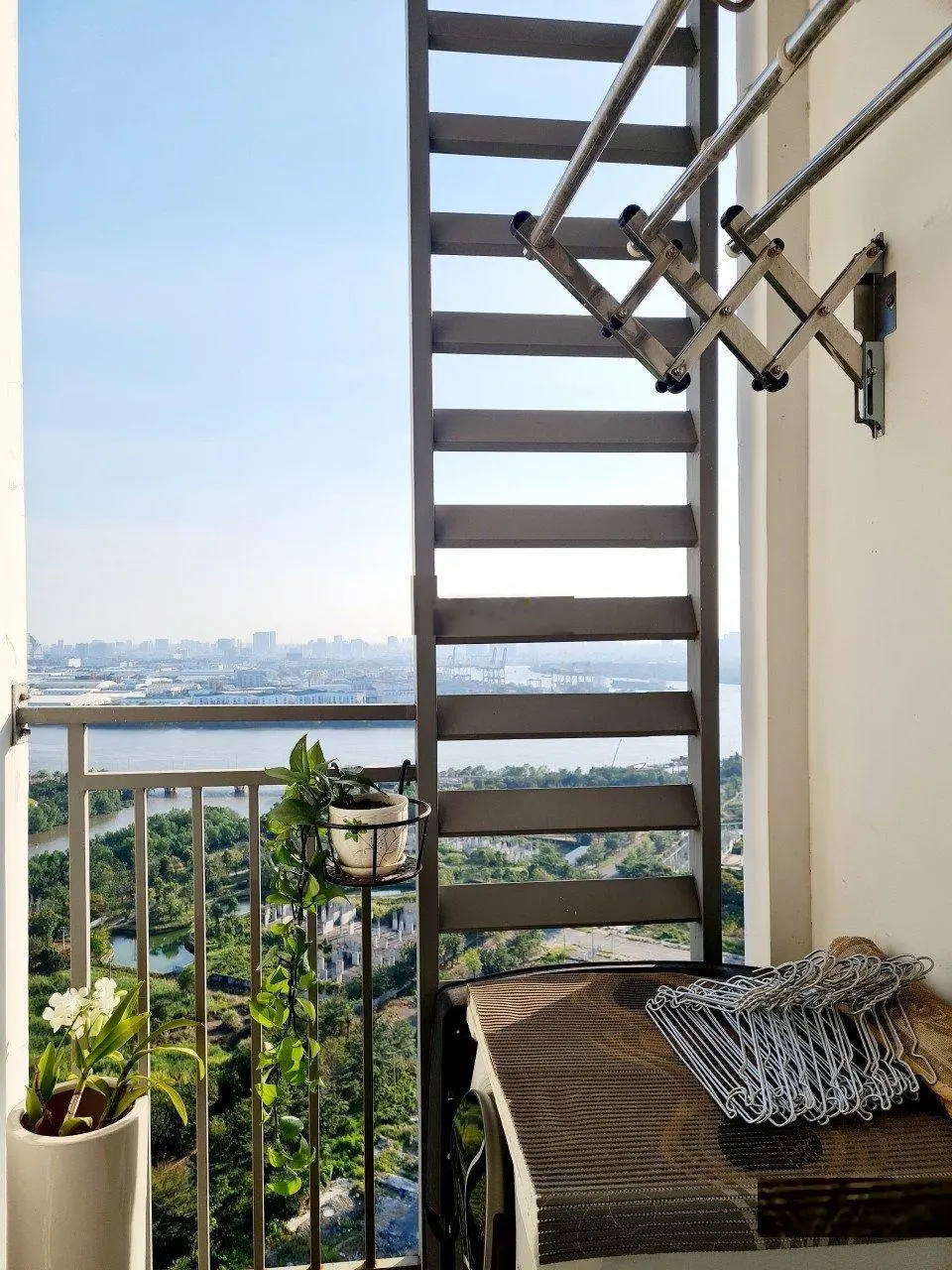 Bán căn hiếm 3PN 109M2 The Sun Avenue. Tầng cao, view sông đẹp. Giá bán chỉ 6.8 tỷ