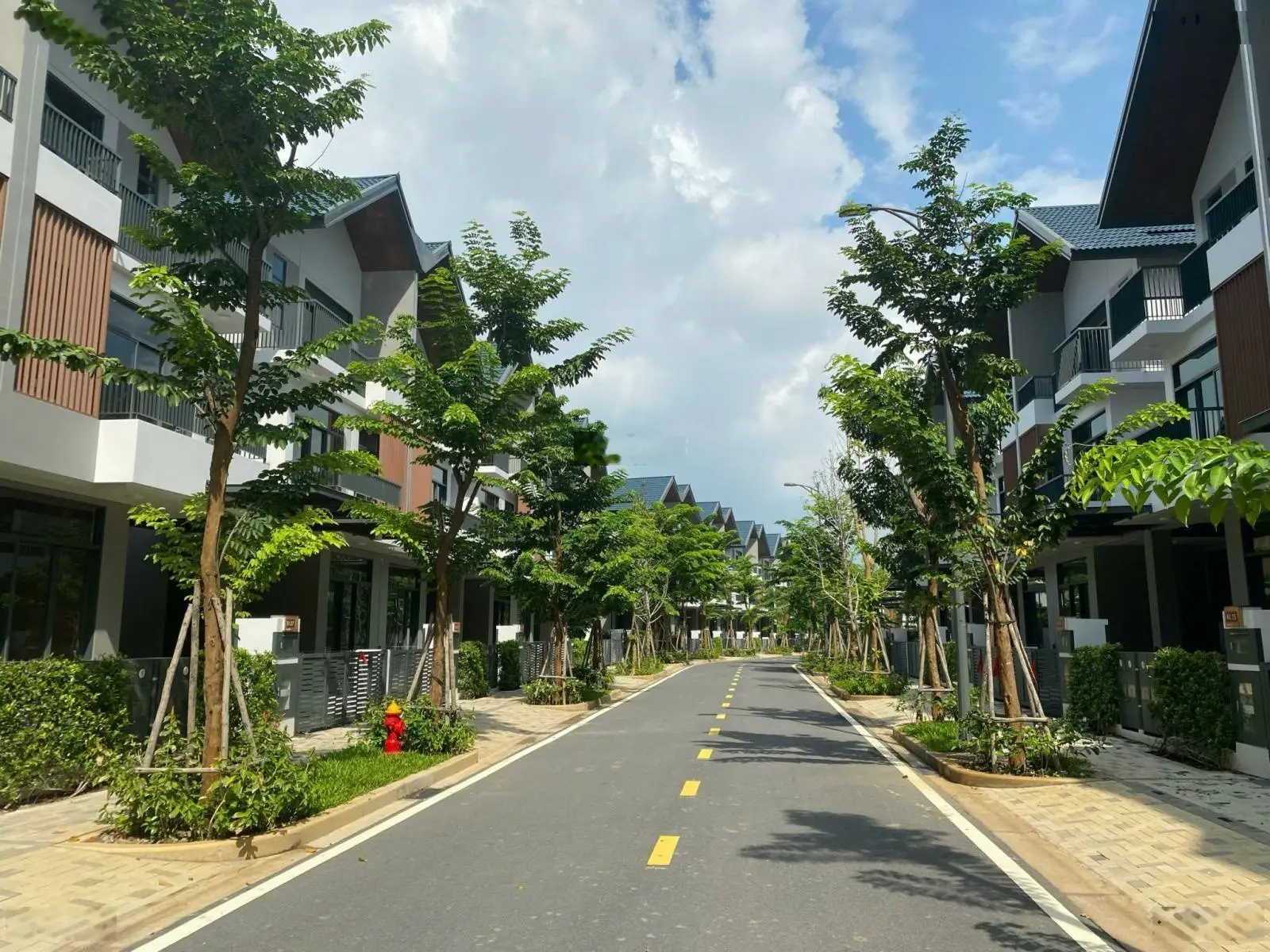 Bán biệt thự ID Junction căn góc Infinity đẹp view hồ bơi, hồ cầu vòng giá đầu tư sinh lời