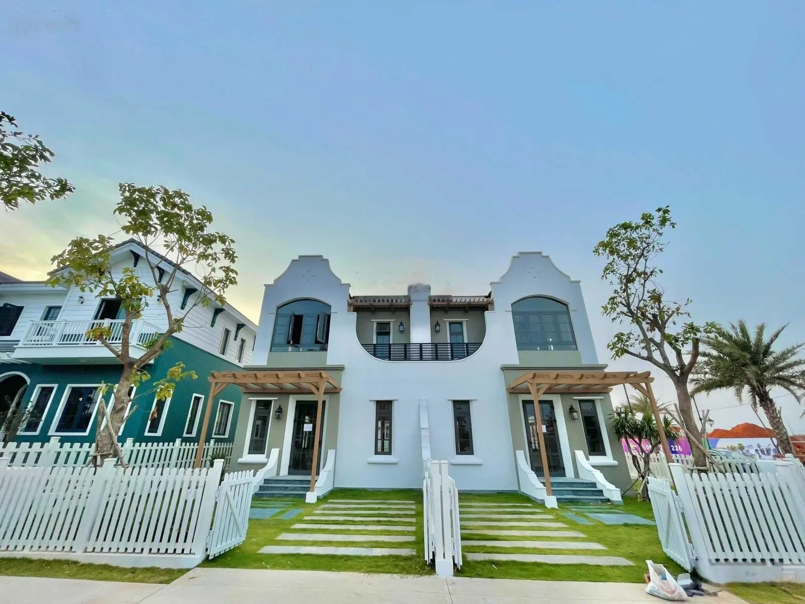 Biệt thự Novaworld Phan Thiết hướng Đông Nam gần hồ bơi Giá: 4.4 tỷ Bao thuế phí LH: 0966765282