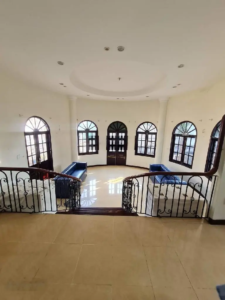 Biệt thự sân vườn, hồ bơi Phạm Văn Đồng 306m2, 3 tầng. Bán gấp Giảm cực sốc 28tỷ xuống còn 14tỷ