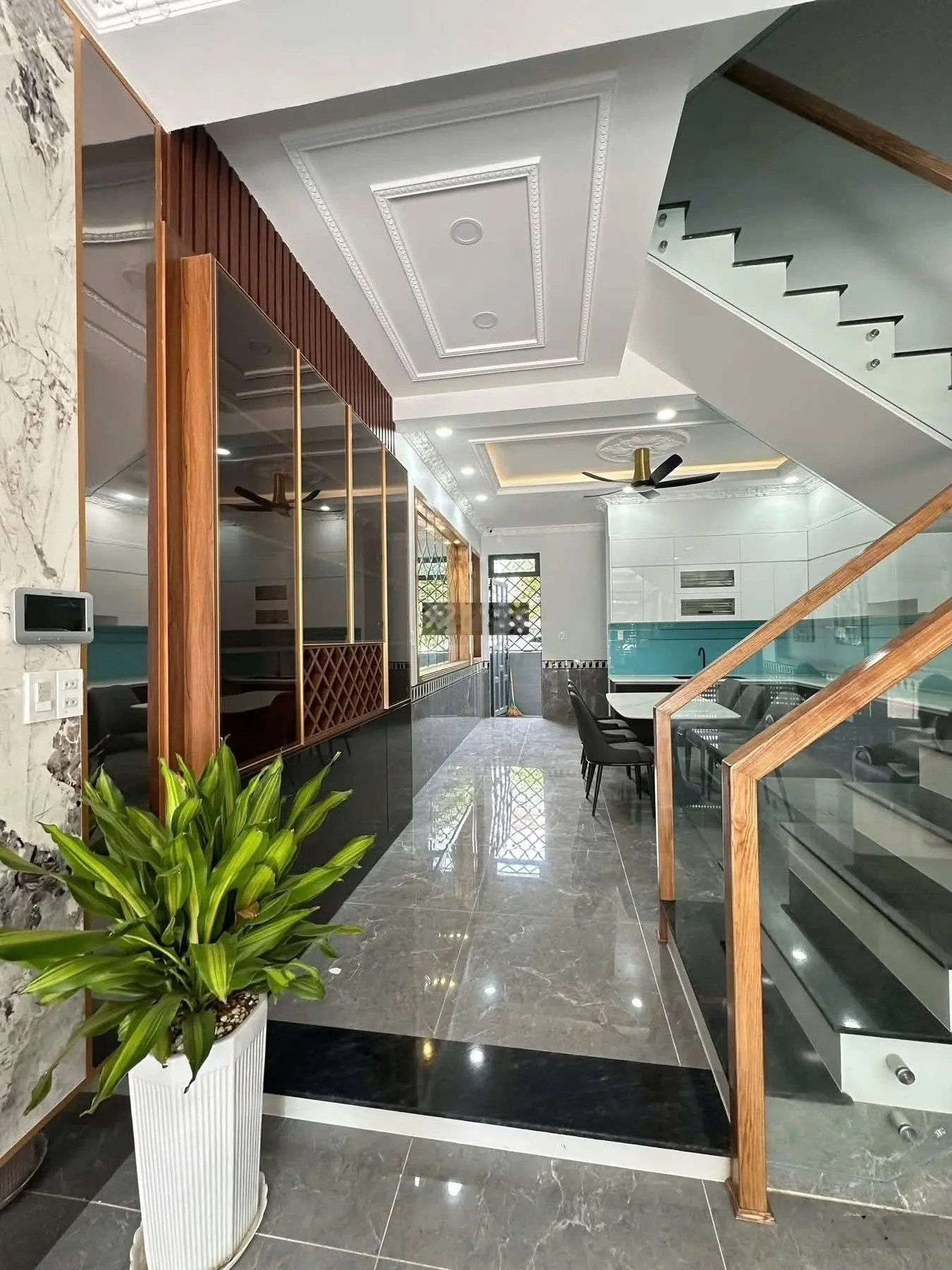 Bán gấp nhà kdc cao cấp tphcm giáp làng đại học quốc gia - 234m2 sàn giá 7,6 tỷ - hướng đông nam