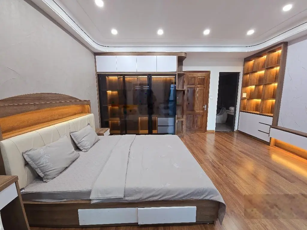 Bán nhà phố Đàm Quang Trung. Hàng xóm TTTM Aeon Long Biên. Nhà 6 tầng. Gara ôtô. DT 50m2 MT 5m