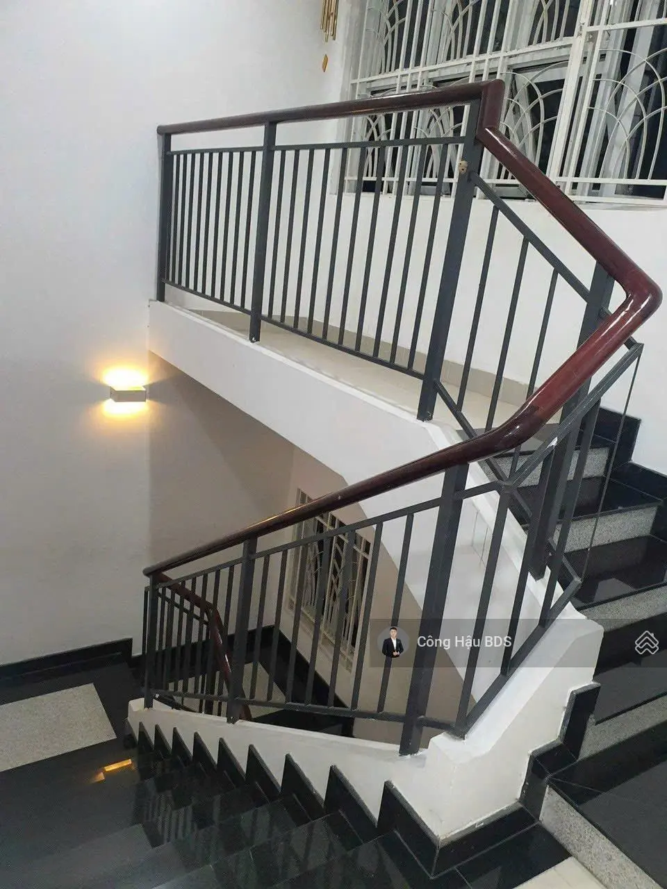 Nhà Trệt- 2 Lầu Sổ Hoàn Công. Gần Chợ Dĩ An 1. DT: 104M2 (5x 21m). Đường 5M. Giá: 5 Tỷ TL