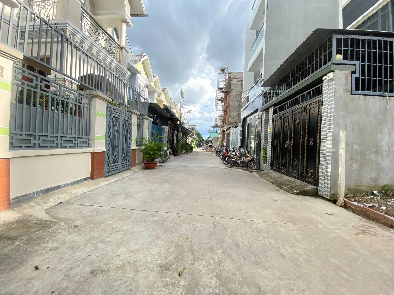 Đất Thạnh Xuân 33. DT: 5 x 23m. SHR. Đường 8m thông. Hướng: Đông. Giá: 4.6 tỷ