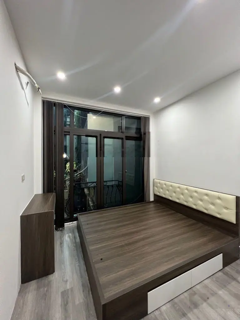 Nhà mới ở luôn, Trần Hữu Tước, Đống Đa, DT 40m2 x 4 tầng, giá: Nhỉnh 5 tỷ TL