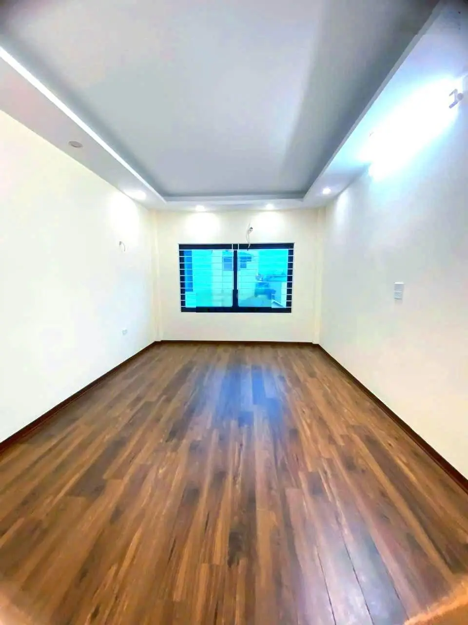 Nhà đẹp lô góc 43m2 x 3T, 2.9 tỷ, oto đậu cửa, gần chợ Tình Lam - Đại Thành