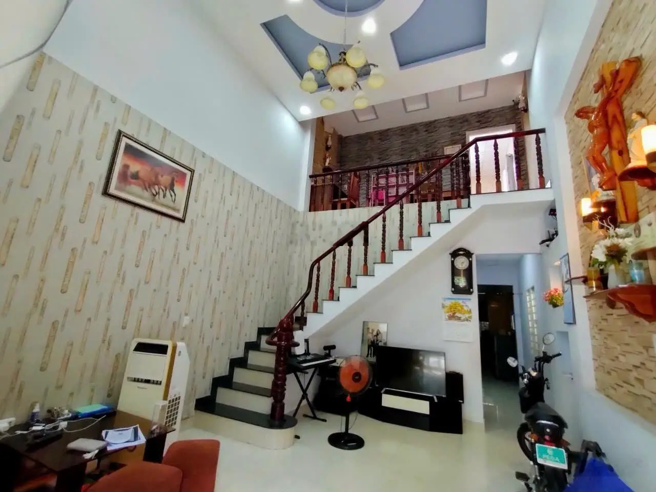 Kẹt tiền bán nhà 75m2 đường đình phong phú, tnpb, ở liền được