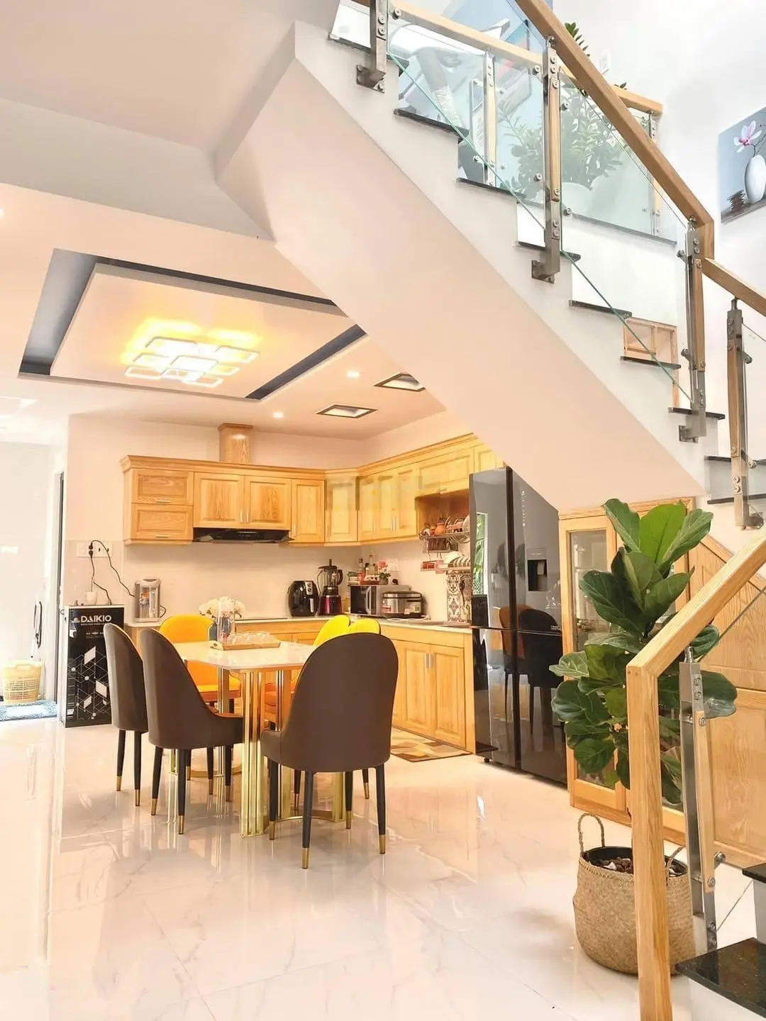 Hàng thơm. Bán nhà đẹp mới xây 1 trệt 1 lầu Đ. Huỳnh Tấn Phát, Quận 7. DT 60m2