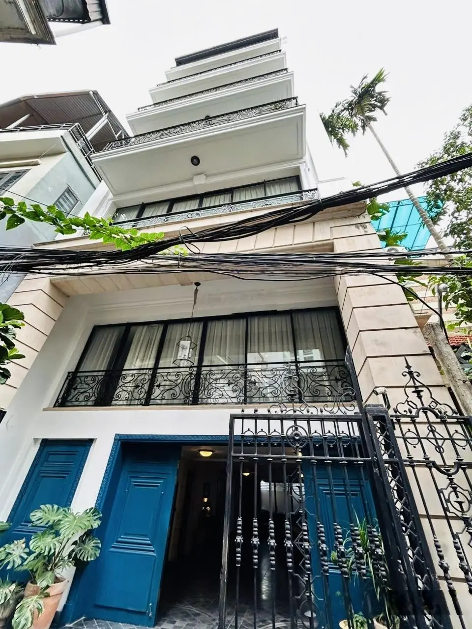 Toà 10 Tầng Thang Máy Phố Tô Ngọc Vân, 162m2 View Hồ Triệu Đô, Gara Ô Tô Dòng Tiền 450 Triệu/ Tháng