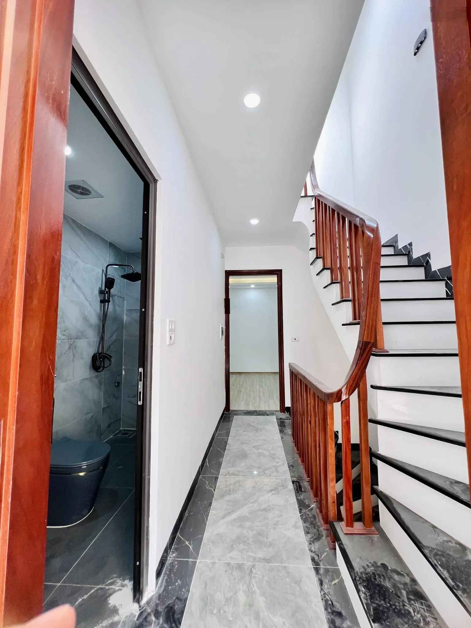 Bán nhà 5 tầng Ngô Quyền Hà Đông nhà mới, ô tô đỗ cổng, giá chỉ 7.99 tỷ