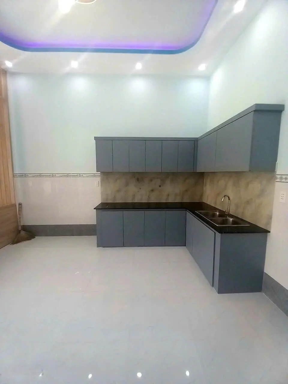 NHÀ MỚI XÂY CÁCH CHỢ BÌNH CHÁNH 5KM CẶP BÊN KHU CÔNG NGHIỆP