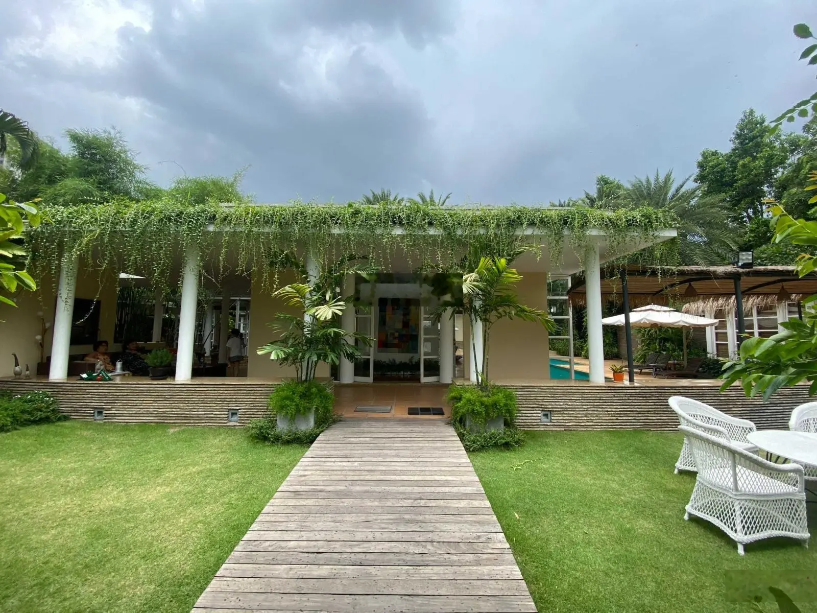 Bán cúm 5 căn biệt thự cao cấp DT 3200m2 - 0909 924 ***
