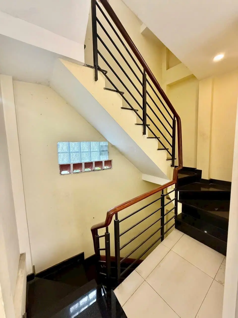 Bán nhà đẹp to HXH khu Điện Biên Phủ giáp Q1 - SHR. Giá quá tốt