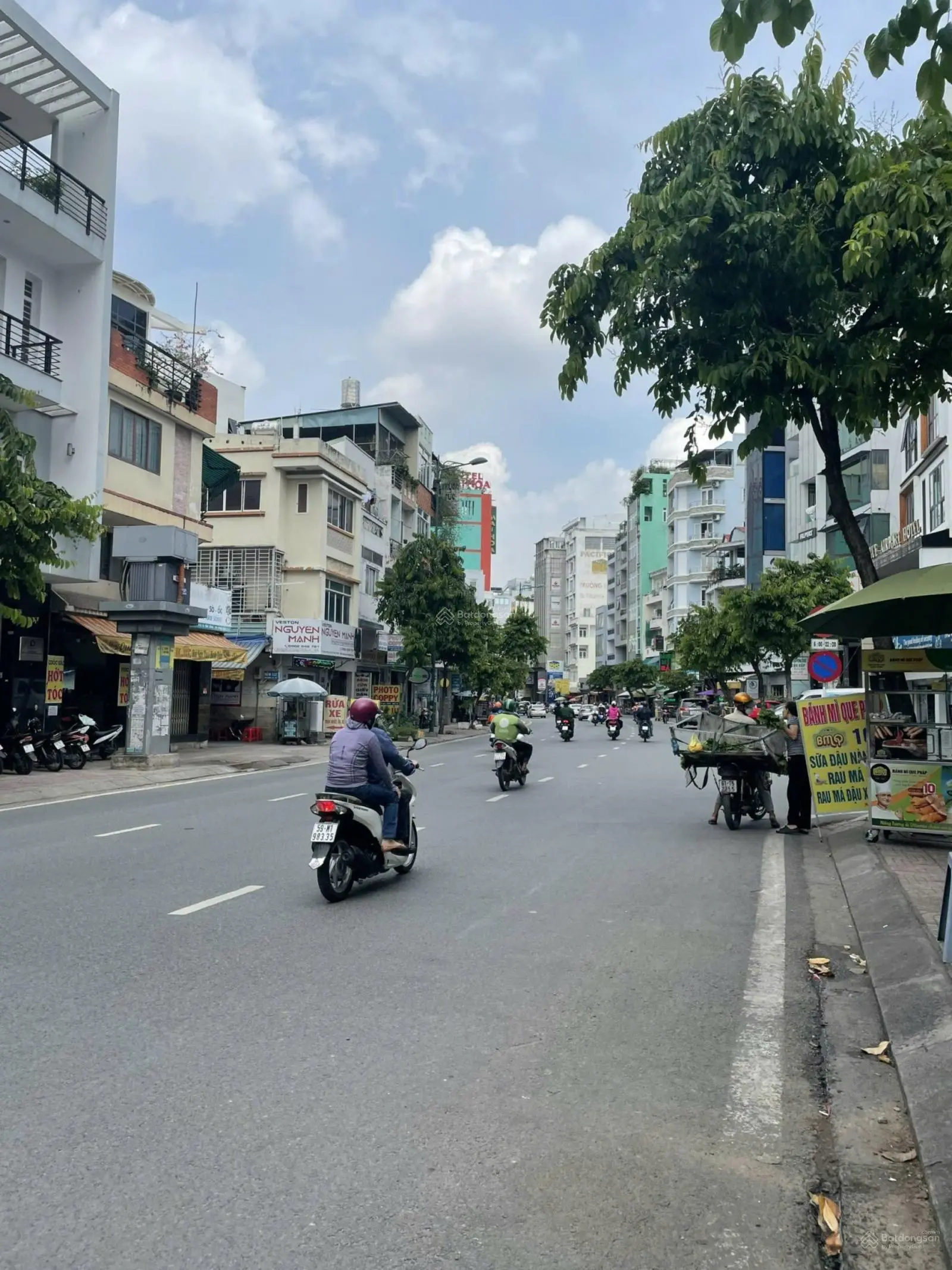 Bán Tòa Khách Sạn Cao Cấp Góc 2 MT. P2 Cách Sân Bay 500m.DT 150m. Hầm 5 Tầng ST.TN 350tr. Giá 43ty