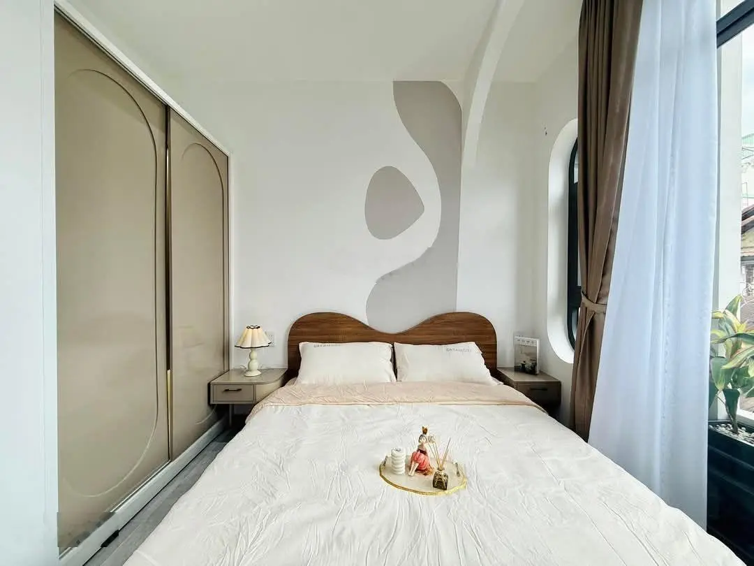 Bán nhà gần Vincom Phan Văn Trị full nội thất một trệt 2 lầu giá 4,99 tỷ TL
