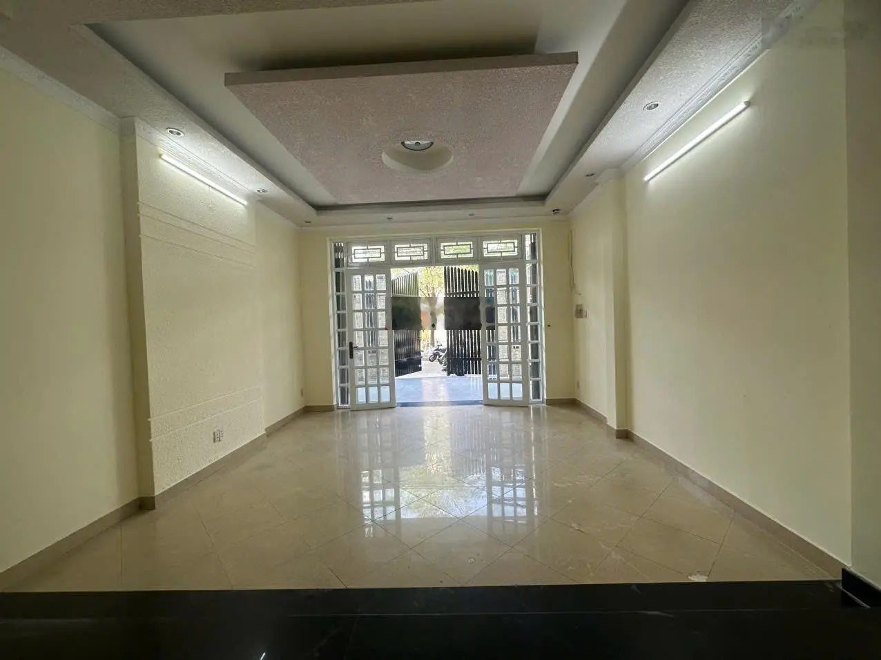 Chính chủ gửi bán căn nhà 3 lầu đường đôi 20m khu dự án mười mẫu p.b.tr. Đông Q2. Tp thủ Đức.
