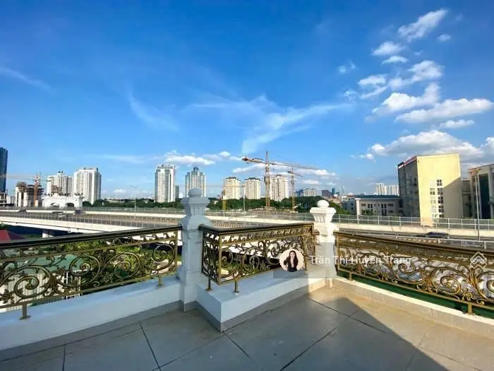 Nhà đẹp 70m2 mặt phố Phạm Văn Đồng kinh doanh, VP, 5 tầng thang máy, mặt tiền lớn, 22 tỷ 0973 355 ***