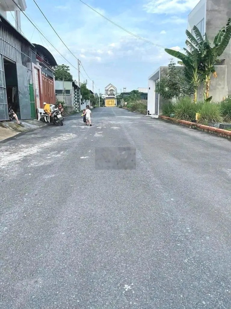 Cần bán gấp lô đất đường nhựa - thổ cư 55m2 xây dựng tự do, dân đông