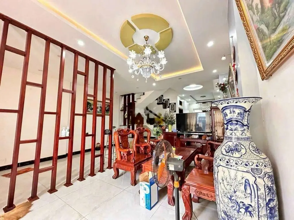 Nhà 2 lầu,ngang 6,tặng toàn bộ nội thất, 4 phòng ngủ Thị trấn TrảngBom
