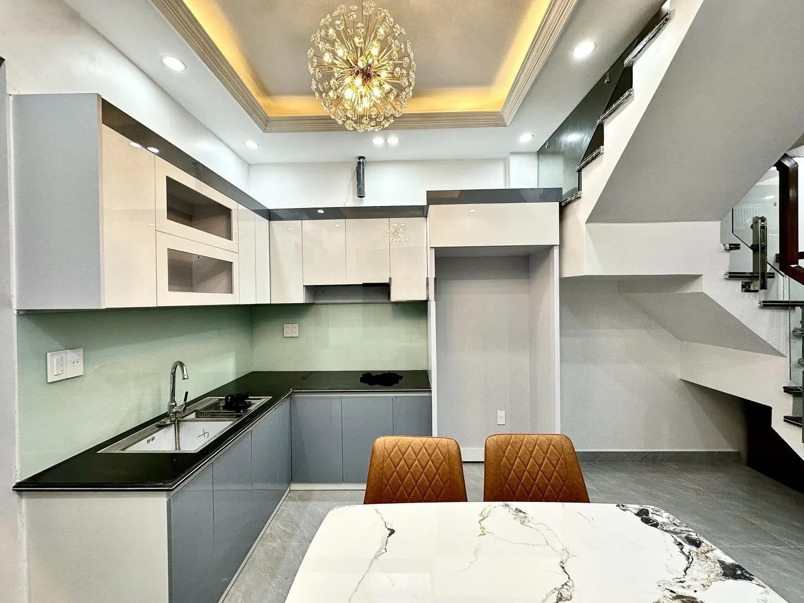 Nhà 4 tầng xây mới phố Thiên Lôi, thiết kế đẹp, đầy đủ công năng