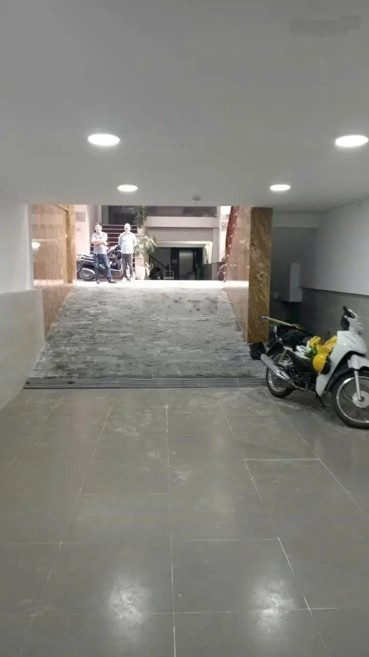 Siêu phẩm phố Trung Kính, thông sàn, tầng hầm, thang máy. Kinh doanh văn phòng, đường 8m ô tô tránh