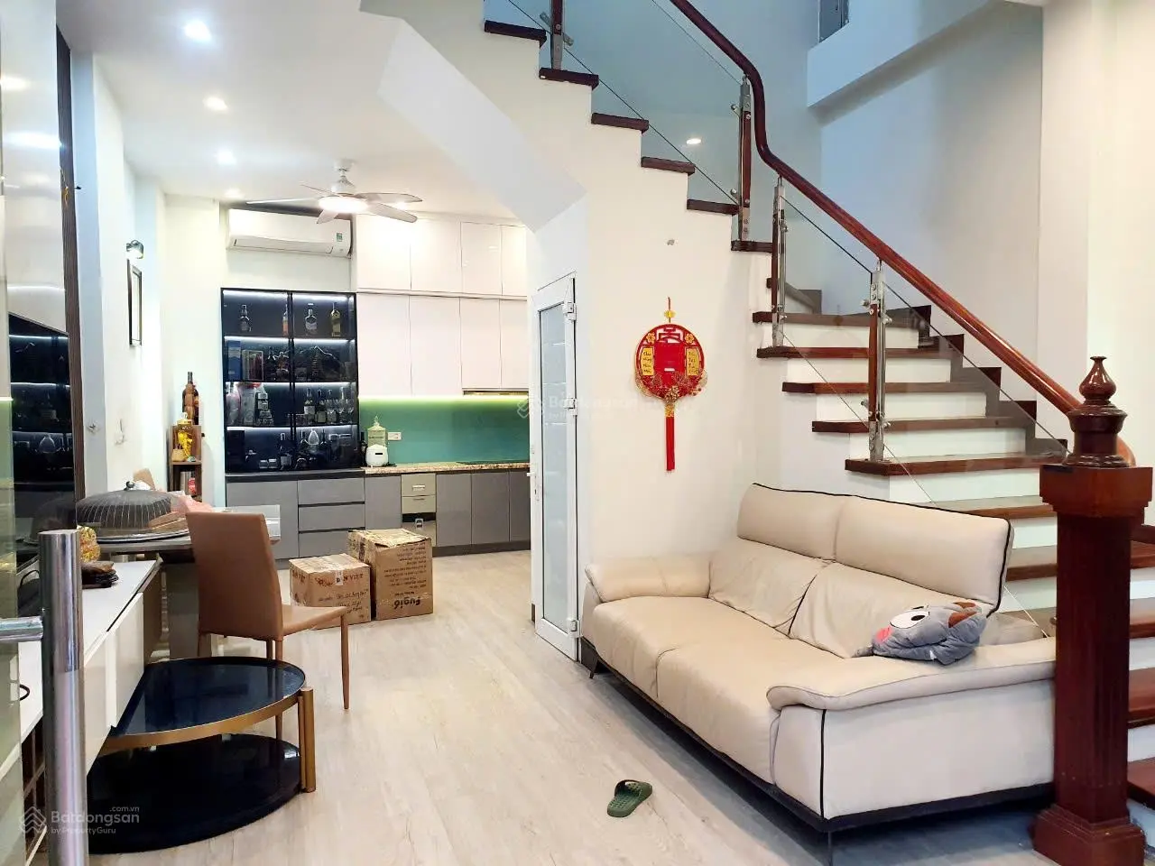 Cần bán gấp nhà 4 tầng phường Mễ Trì, ngõ nông, DT 41m2, MT 4.5m vuông vắn, Giá 7.1 tỷ