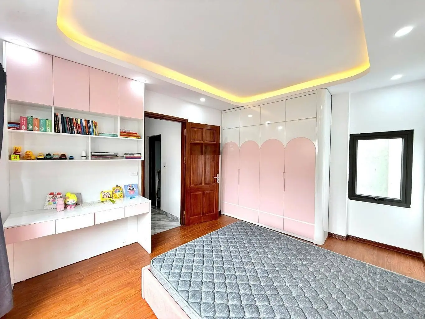 Bán nhà Đội Cấn Ba Đình 55m2 - 5 tầng, MT 5m ngõ thông, kinh doanh, ô tô đỗ, cách 2 nhà ra phố