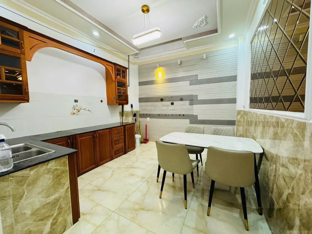 Chính chủ bán nhà mặt tiền 115/ xe hơi Phạm Hữu Lầu, P. Phú Mỹ, Q7, TP. HCM