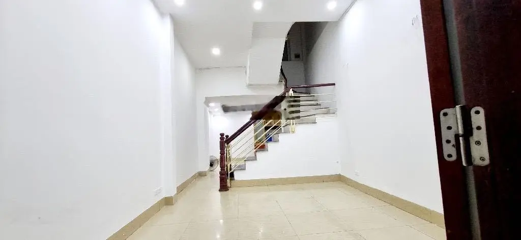 Bán nhà đẹp mặt ngõ La Thành, Đống Đa, DT 48m2 x 4 tầng, MT 4 m giá: 7.6 tỷ TL