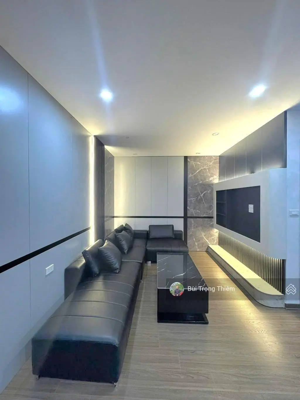 Bán nhà mới 6 tầng đối diện aeon long biên , full nội thất, ngõ rộng, gần ô tô giá chỉ 6 tỷ