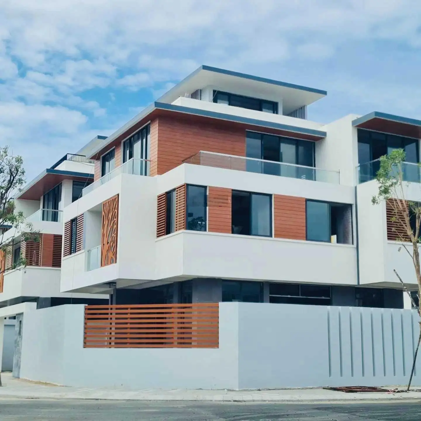 Bán biệt thự Phú Quốc cách Bãi Trường 300m - giá chỉ 24,5 tỷ - sở hữu lâu dài