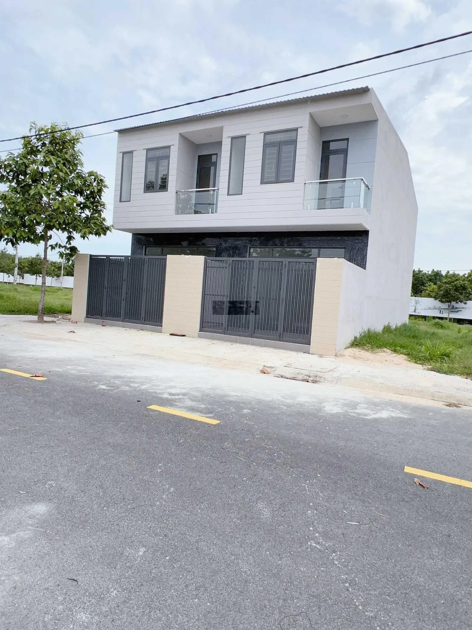 Cần tiền trả nợ - chủ bán gấp lô đất 90m2 cặp sát Trung tâm Bến Cát - Bình Dương.