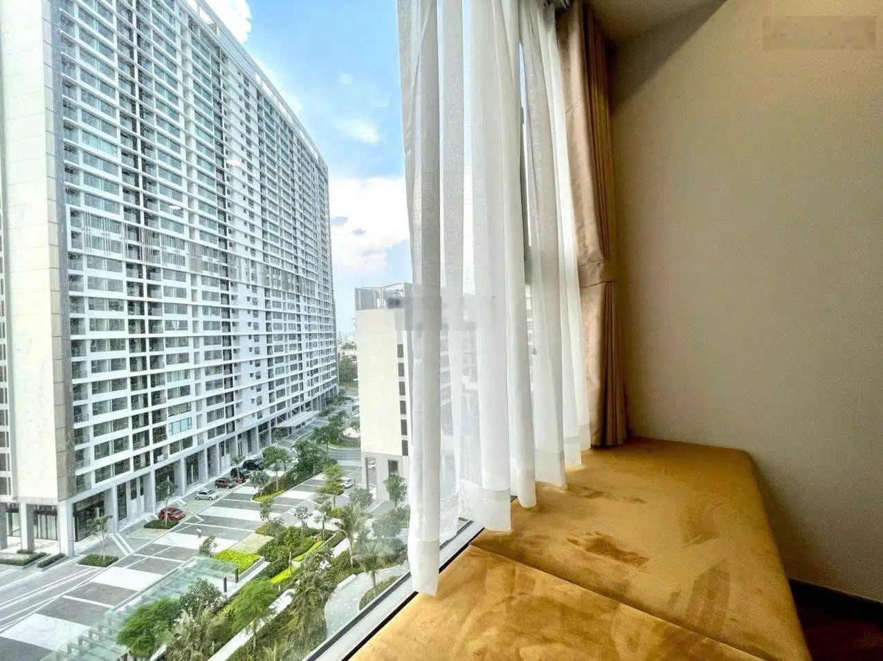 Bán nhanh căn góc 3PN, Midtown (M8), full nội thất, ô xe hơi hầm, đang có hơp đồng thuê ổn định.