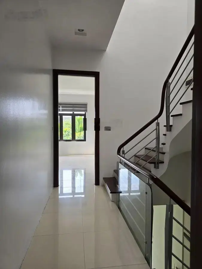 Bán nhà Phố Nguyễn Văn Huyên - Hồ Nghĩa Tân - Cầu Giấy 26.8tỷ 82m2 mặt tiền 5.6m Nở hậu !