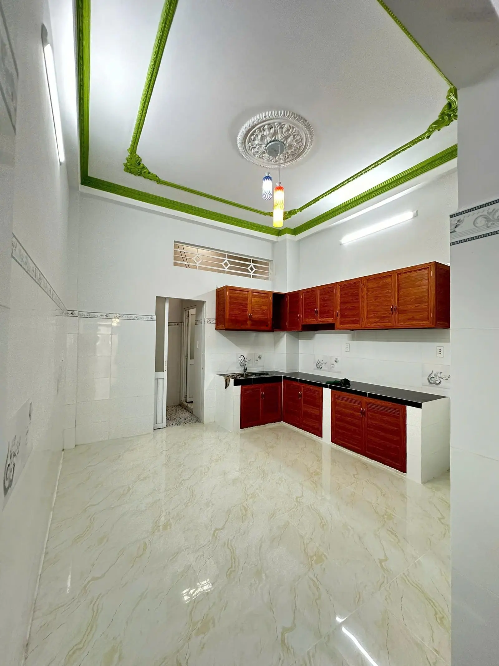 Nhà mặt tiền KD - ngay chợ Phú Lâm, Bà Hom, Quận 6, 4 x 18 m, 1 trệt 2 lầu BTCT, sổ hồng riêng