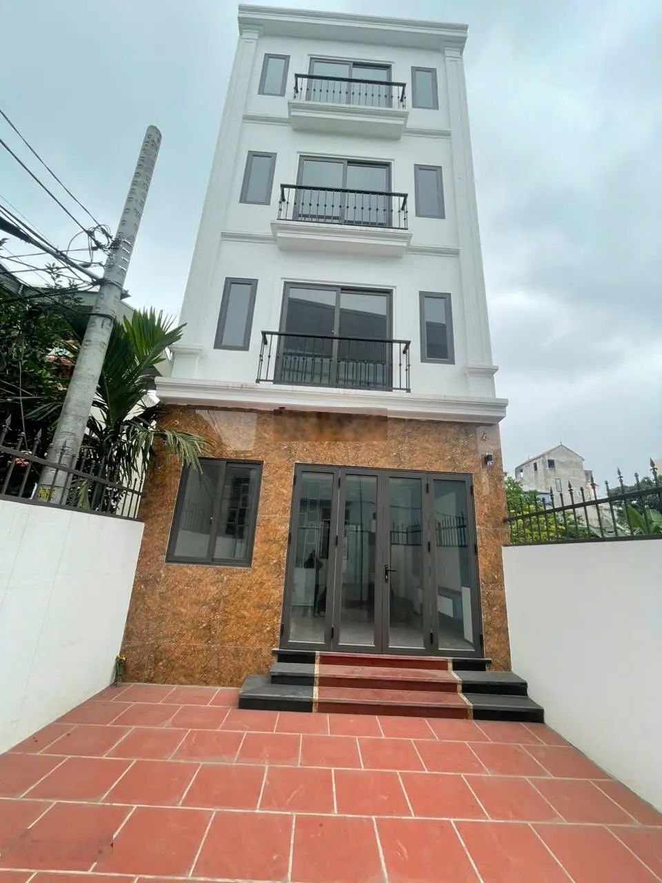 Cần gấp bán biệt thự mi ni chỉ nhỉnh 6đ tại TT Thanh Trì. Gần 100m * 4T full công năng.