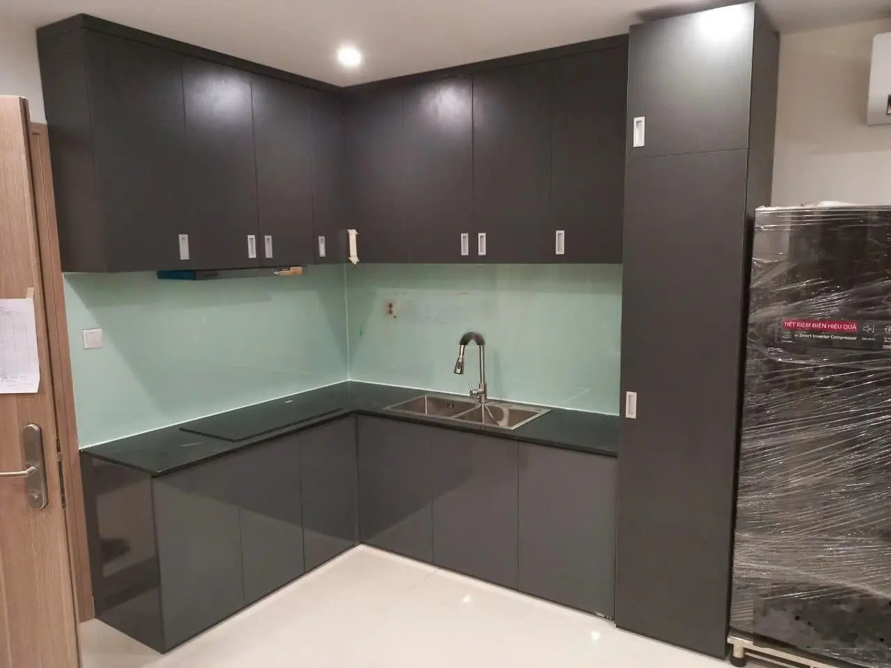 Bán căn hộ 1PN + Có sổ tòa S6 giá 2tỷ250 bao thuế phí Vinhomes Grand Park Quận 9