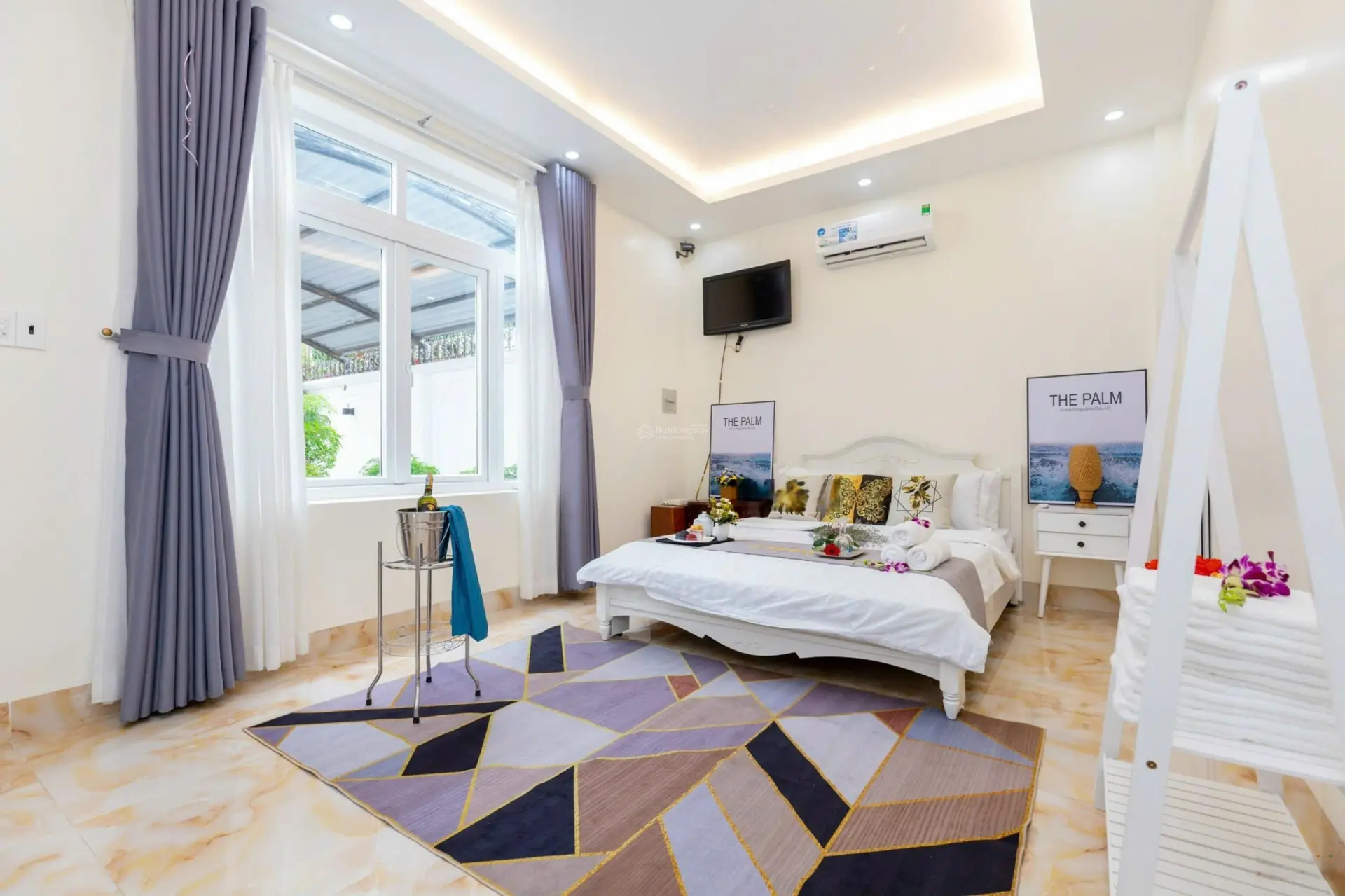 Biệt thự 1 trệt 2 lầu mới gần biển khu Á Châu, đầy đủ nội thất, đang cho thuê 50tr/tháng